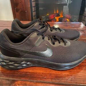 Nike Men's Black Athletic Sneakers